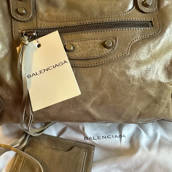 Balenciaga Women's Taupe Leather Bag - Picture 2 of 10